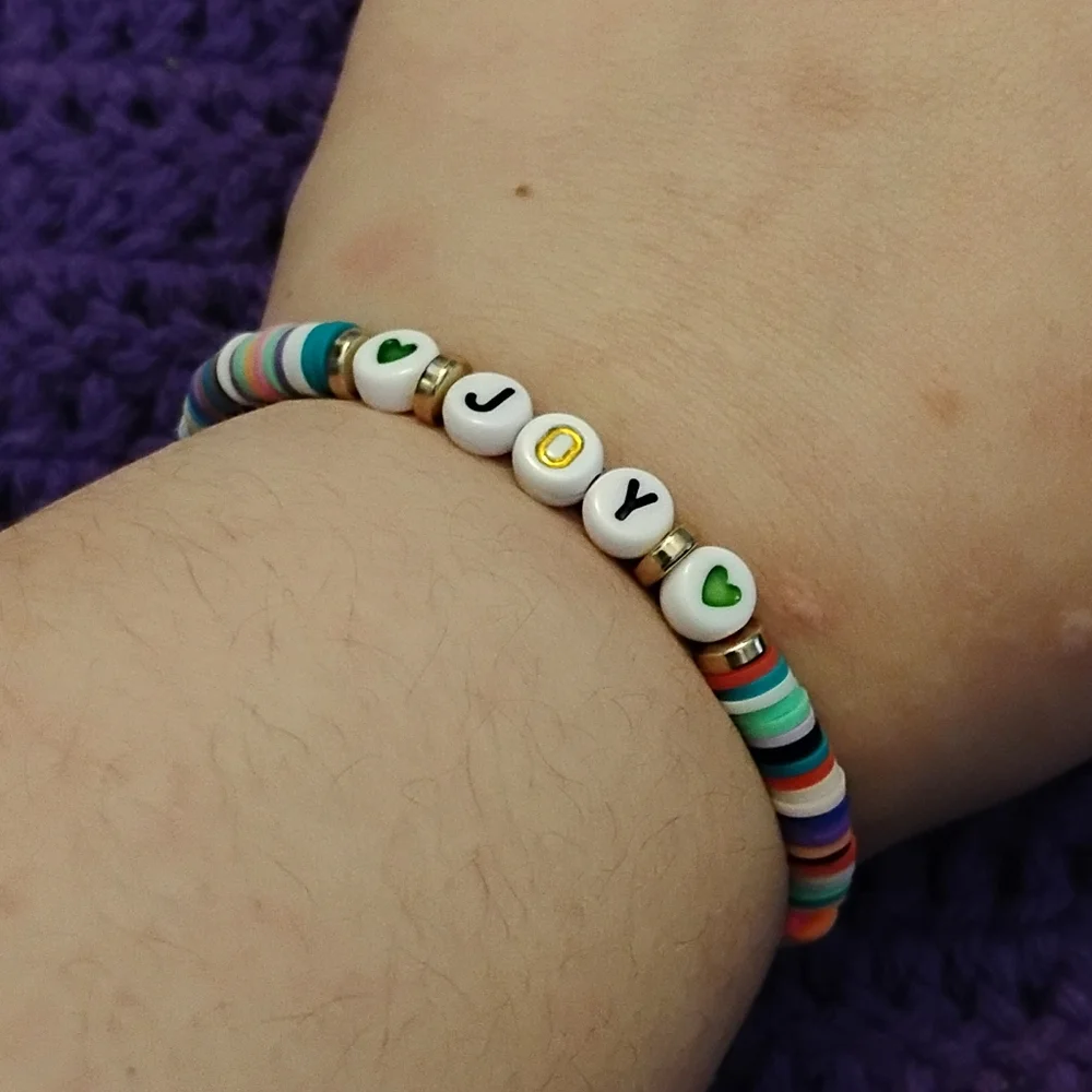 Red and Pink Beaded Jewelry Bracelet - Picture 4 of 5